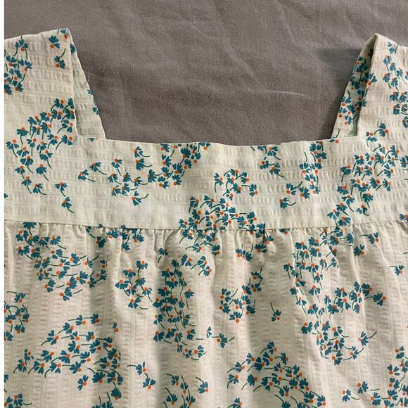 White Cotton Top with floral pattern - Picture 3 of 9